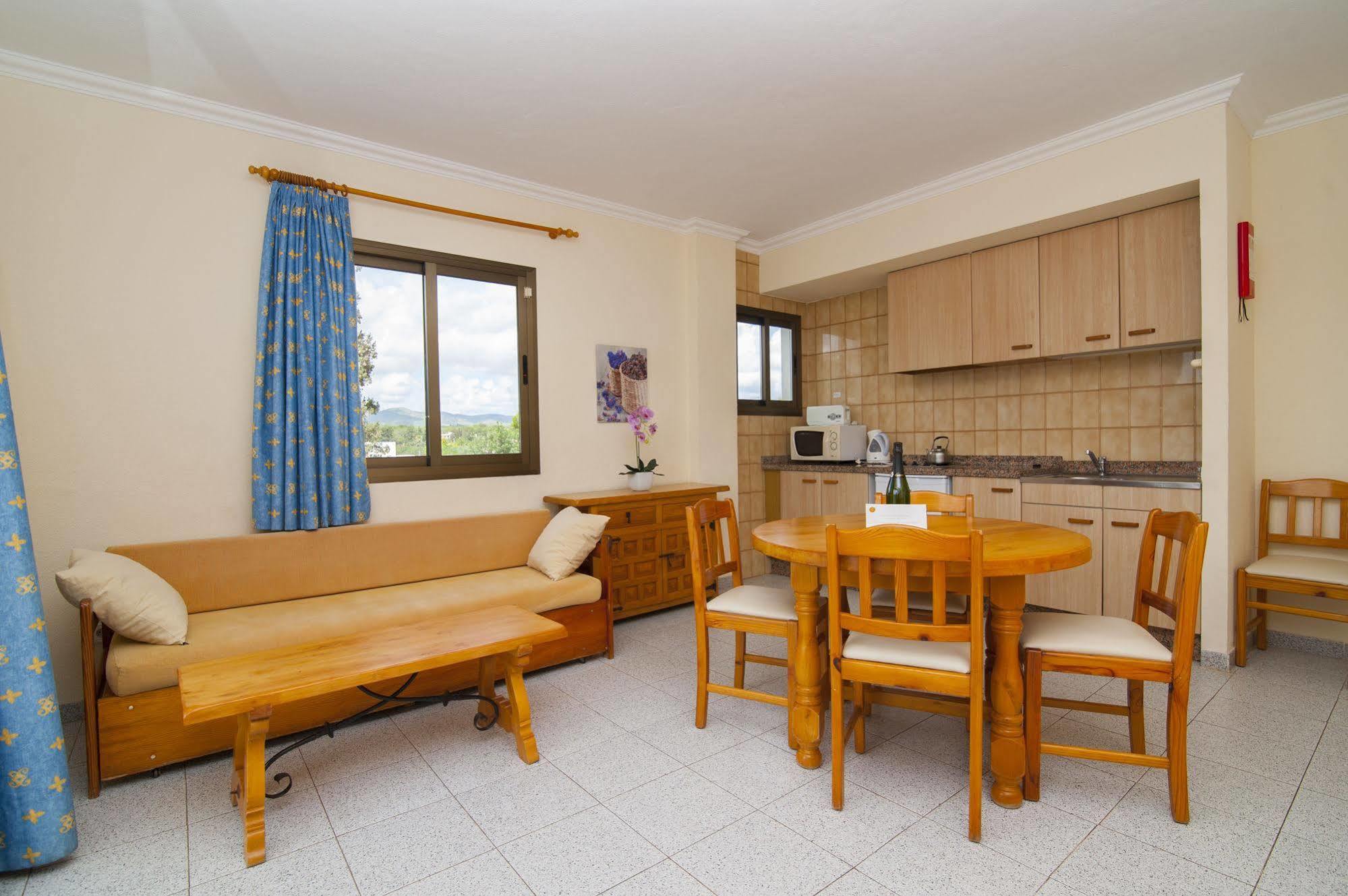 Casa Luis Apartments Santa Eulària des Riu Extérieur photo