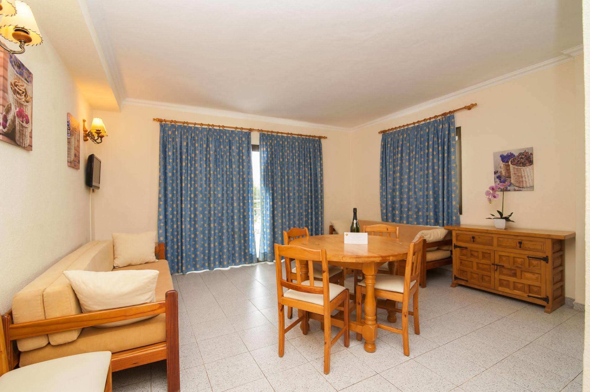 Casa Luis Apartments Santa Eulària des Riu Extérieur photo