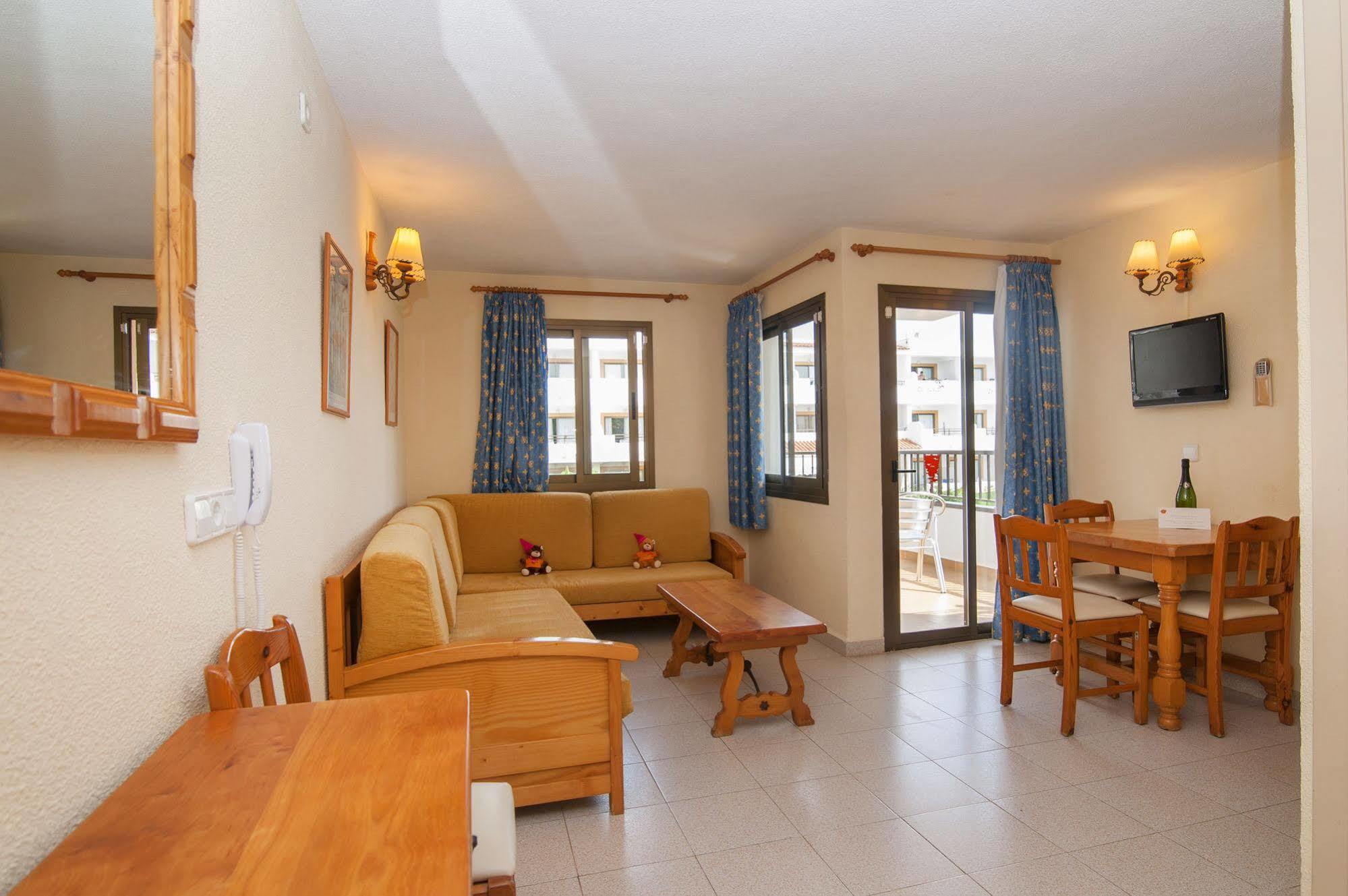 Casa Luis Apartments Santa Eulària des Riu Extérieur photo
